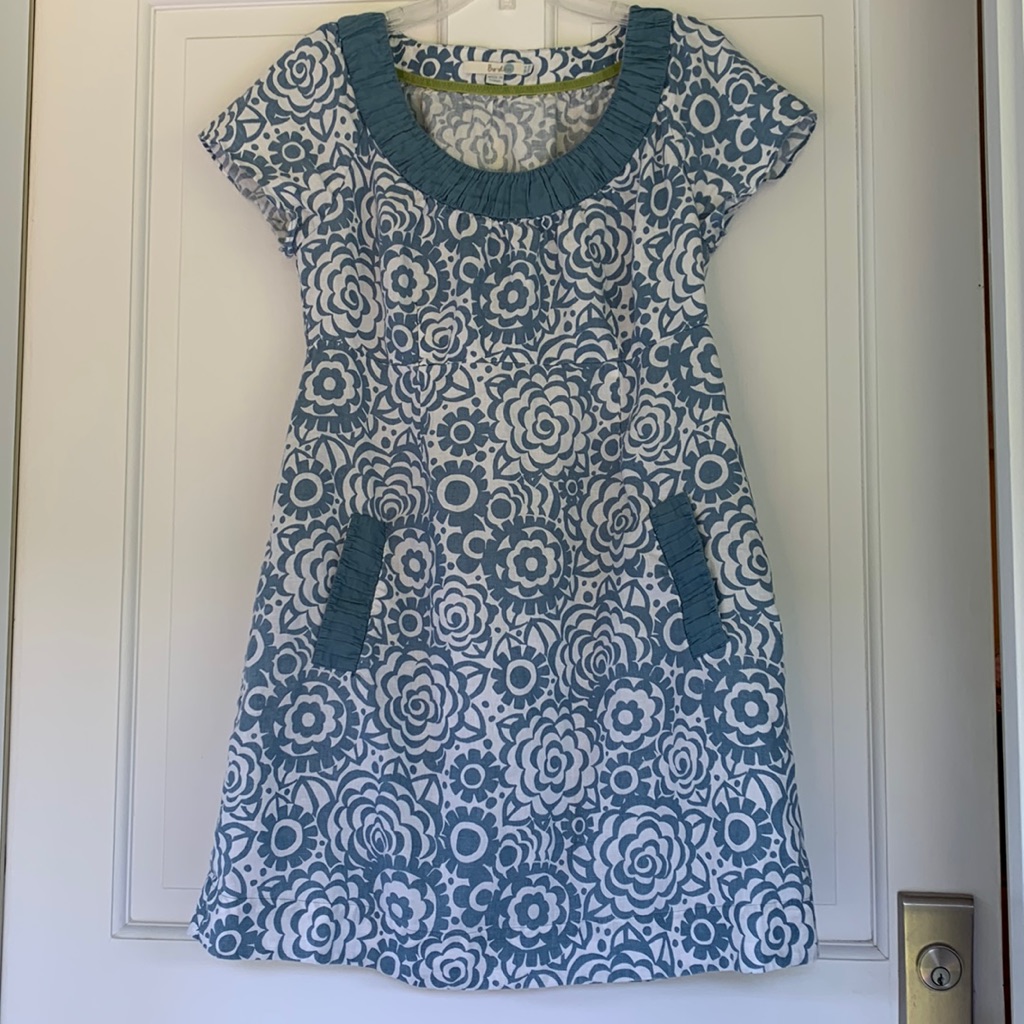 Boden Dress Classic EmpireWaist Style With Ruched Neck And Fun Flower Print